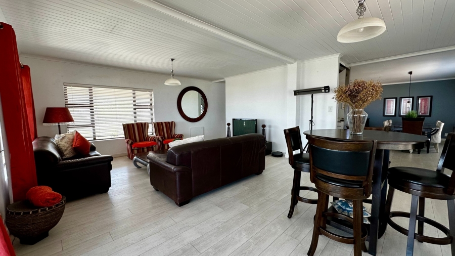 5 Bedroom Property for Sale in Rooi Els Western Cape